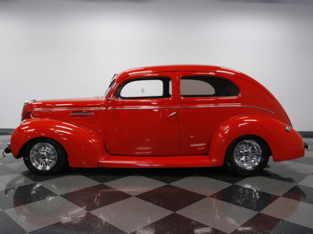 1939 Ford 2 Door Sedan - photo 3
