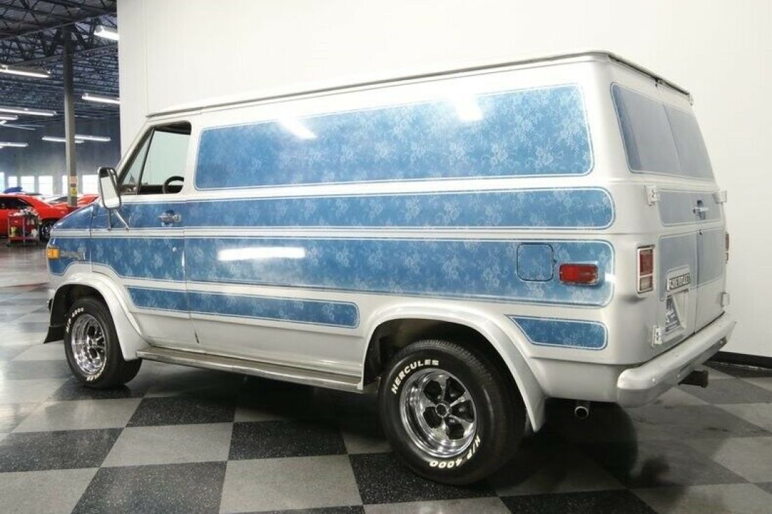 1977 Chevrolet G20 Van Shorty Van - photo 9