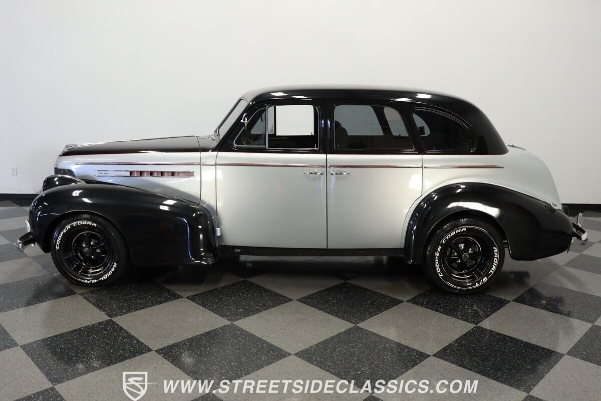 1939 Oldsmobile Sedan - photo 3