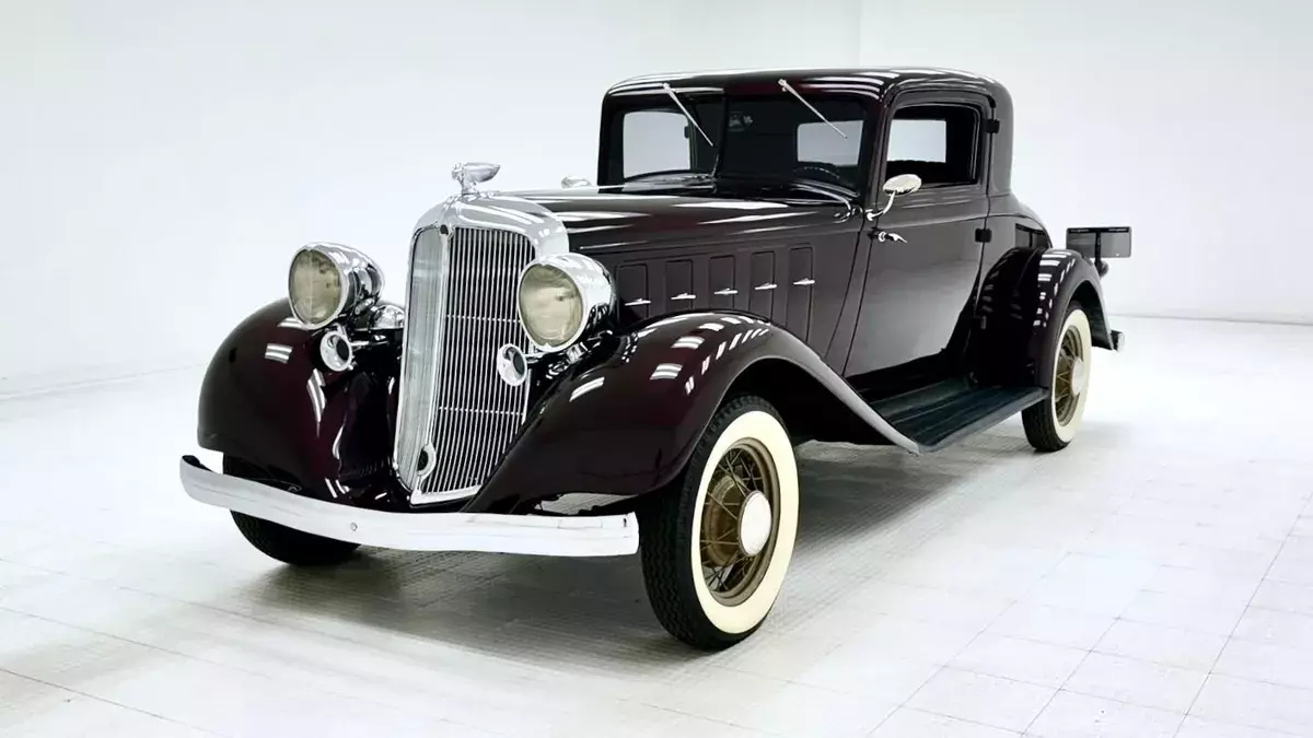 350ci 4bbl V8/700R4 Auto/Expertly Applied Paint/Heat & AC/Striking 30's Style 1933 Chrysler Imperial 8 Series CQ Coupe