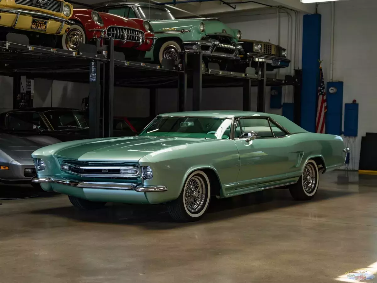 353 Miles 425 c.i V8 Automatic2 Door Hardtop 1964 Buick Riviera Custom 2 Door Hardtop