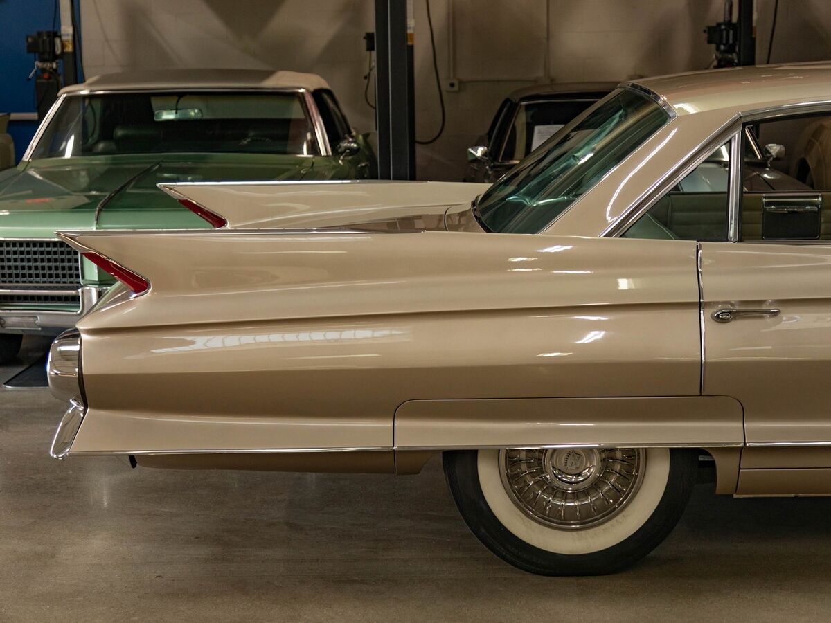 1961 Cadillac DeVille 6W 4 Door Hardtop - photo 2