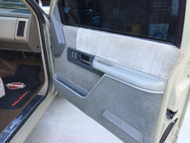 1990 Chevrolet C/K Pickup 1500 - photo 11