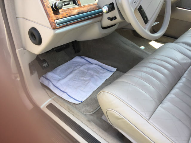 1992 Lincoln Town Car - photo 2