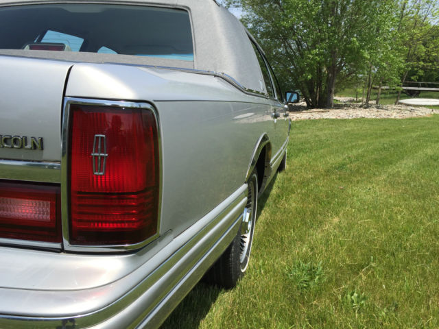 1992 Lincoln Town Car - photo 8