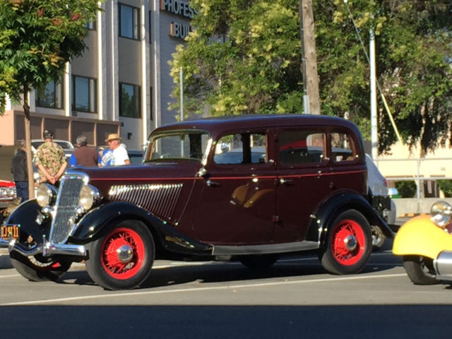 1934 Ford deluxe - photo 2