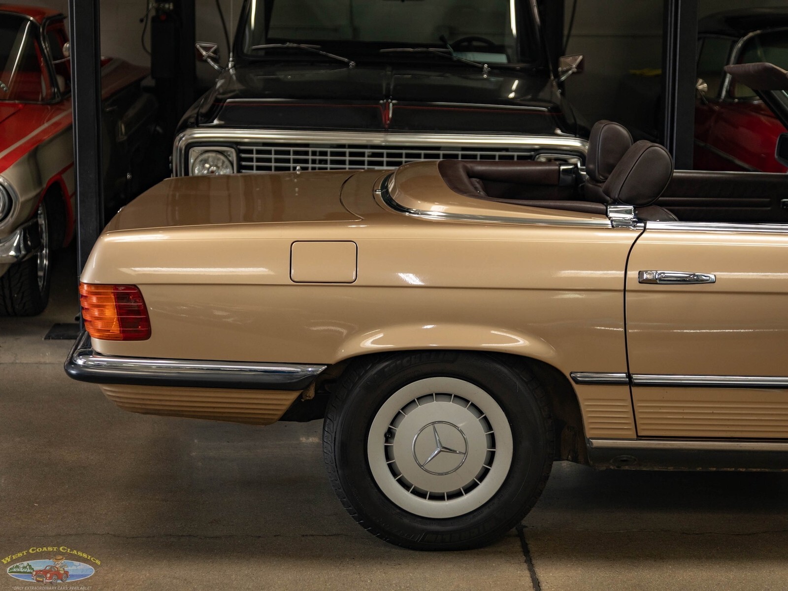 1985 Mercedes-Benz SL-Class Euro Spec 6 cyl Convertible with 36K orig miles - photo 2
