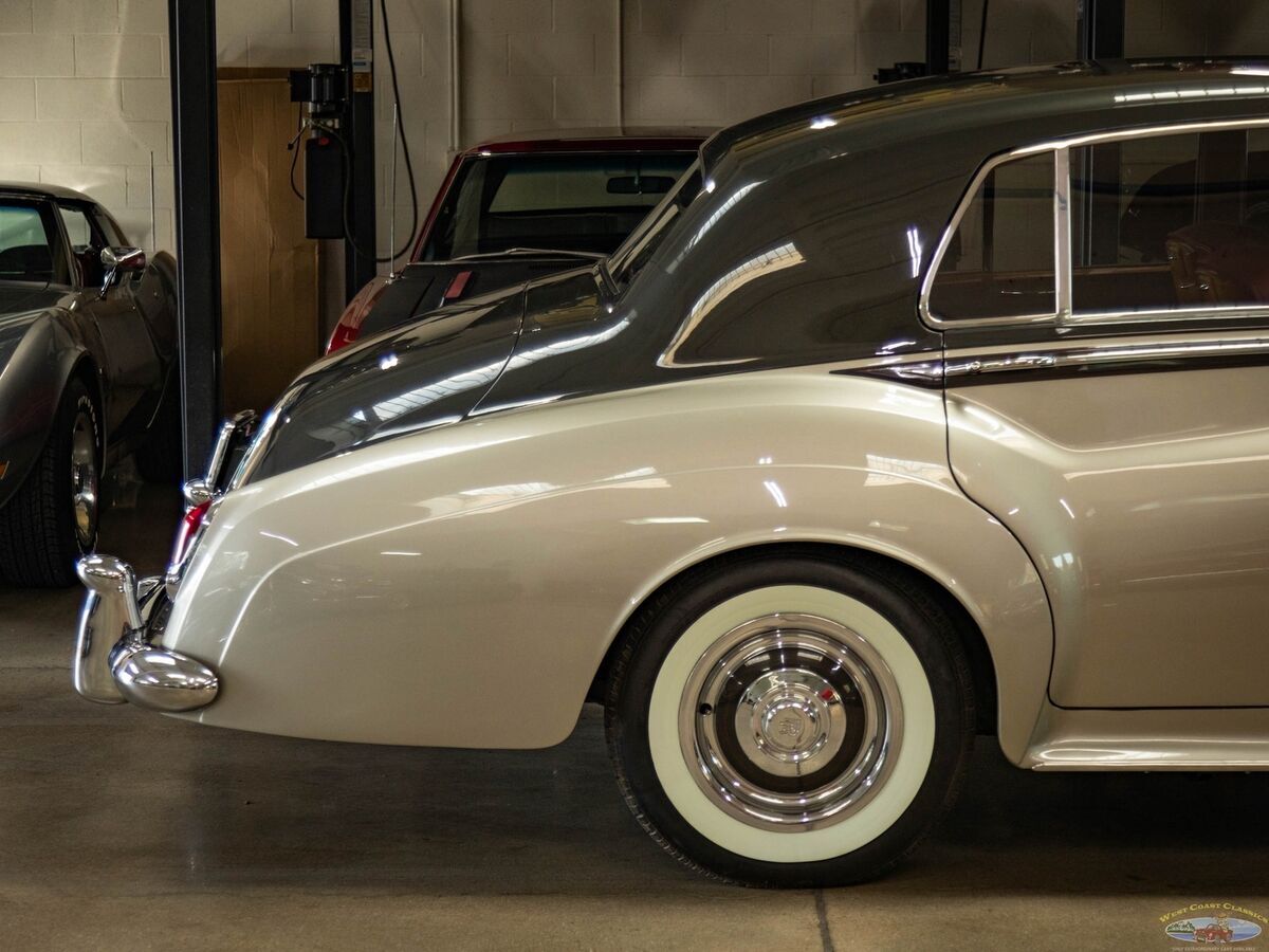1957 Rolls-Royce Silver Cloud I H.J Mulliner Sedan - photo 2