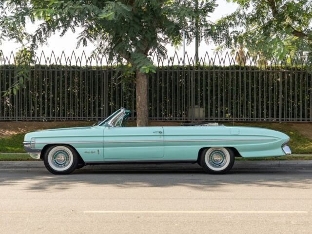 1961 Oldsmobile Series 98 394/325HP V8 Convertible - photo 3