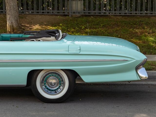 1961 Oldsmobile Series 98 394/325HP V8 Convertible - photo 4