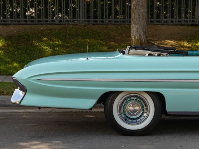 1961 Oldsmobile Series 98 394/325HP V8 Convertible - photo 5