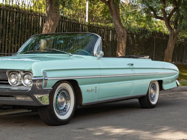 1961 Oldsmobile Series 98 394/325HP V8 Convertible - photo 9