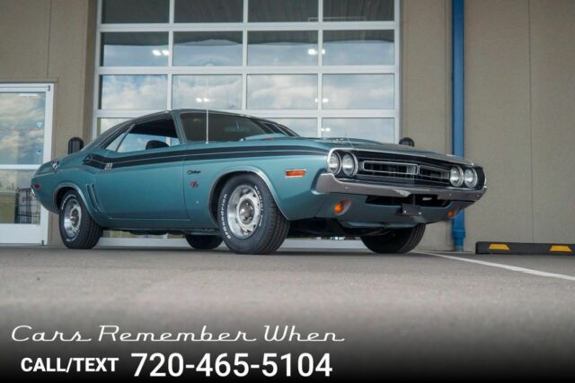 383CID V8 Pistol Grip 4-speed Blue R/T Pistol Grip 4-Speed | Factory Tach | Mopa 1971 Dodge Challenger R/T Pistol Grip 4-Speed