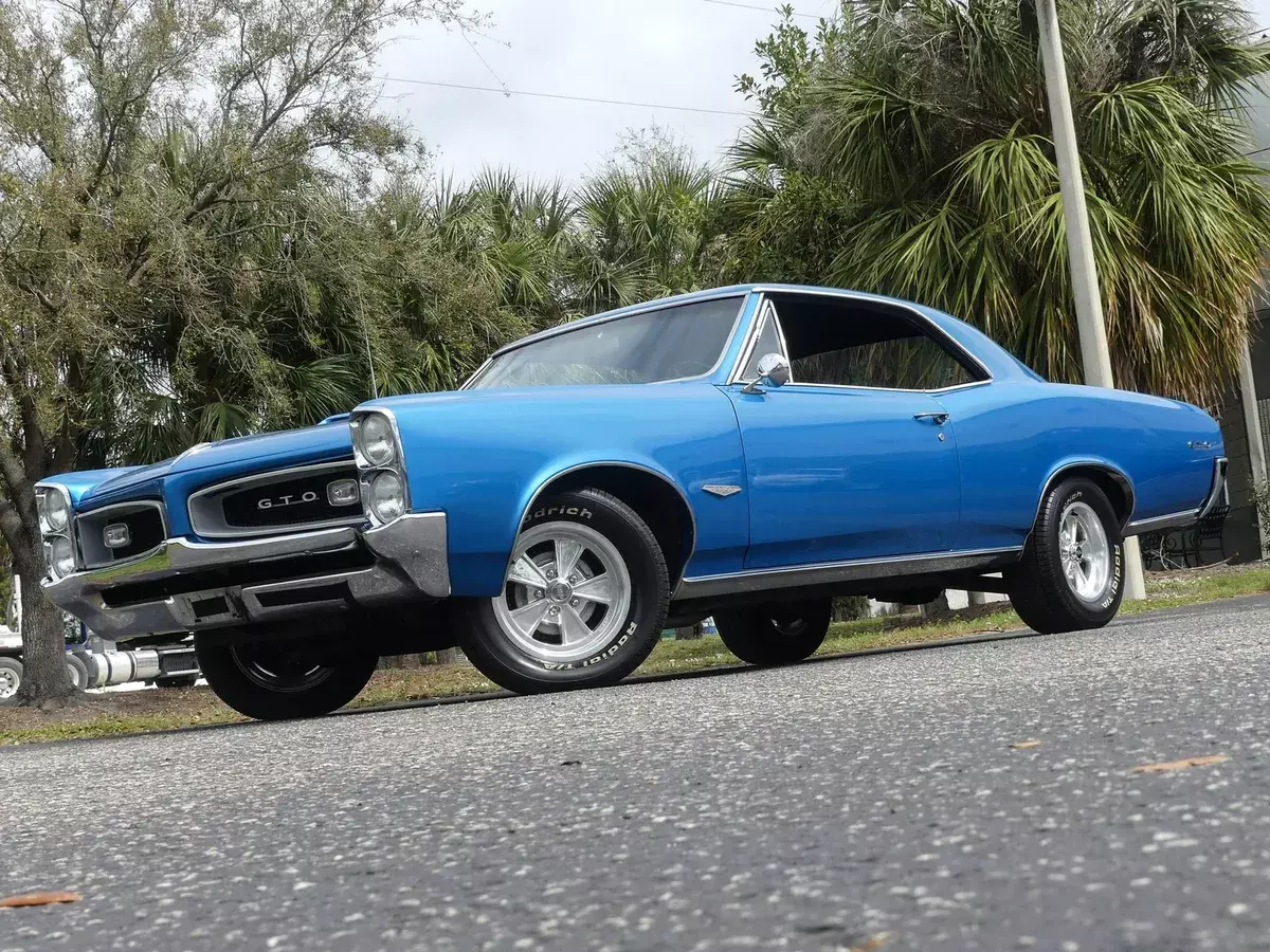 389 Tri-Power. Automatic transmission. Cragar wheels, beautiful paint color! 1966 Pontiac GTO