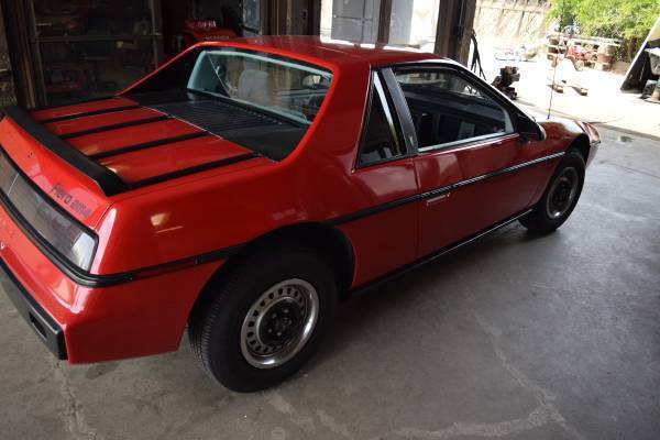 1984 Pontiac Fiero - photo 2