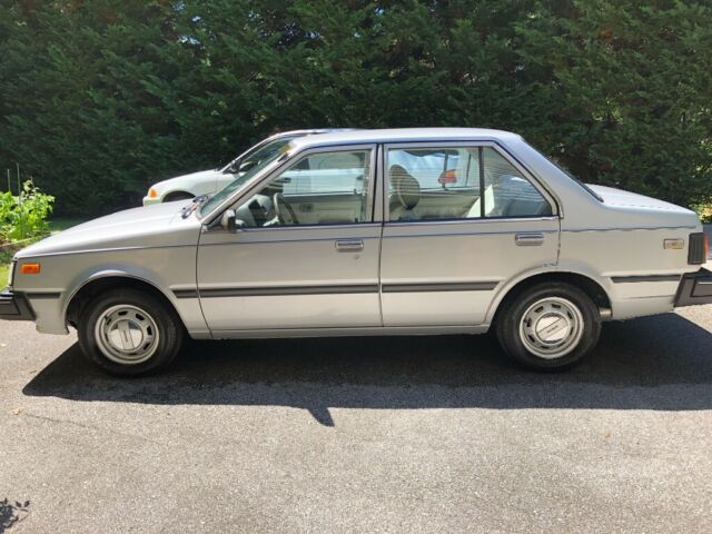 4 Door Sedan with 5 Speed Manual Transmission in Good Condition. Will not ship. 1986 Nissan Sentra