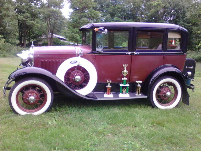 1930 Ford Model A Town Sedan - photo 2