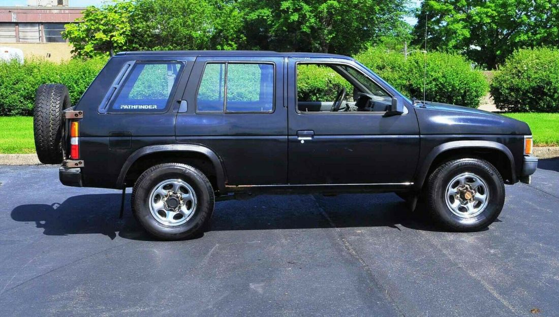 1990 Nissan Pathfinder XE - photo 2