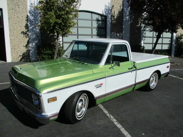 402 Big Block 700R4 Automatic A/C P/S P/B Tilt Tach Shortbed Fleetside 1972 Chevrolet C-10 Genuine Factory Cheyenne Short Bed