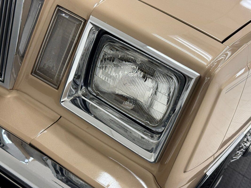 1983 Chrysler Cordoba Hardtop - photo 10