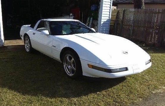 40th Anniversary 1993 Chevrolet Corvette, garage kept, everything works. 1993 Chevrolet Corvette