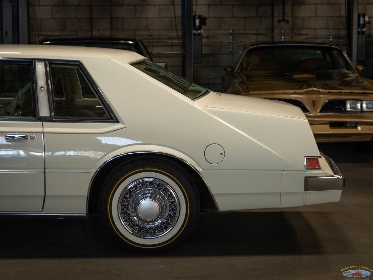 1981 Chrysler Imperial Cartier 2 Door Hardtop - photo 4
