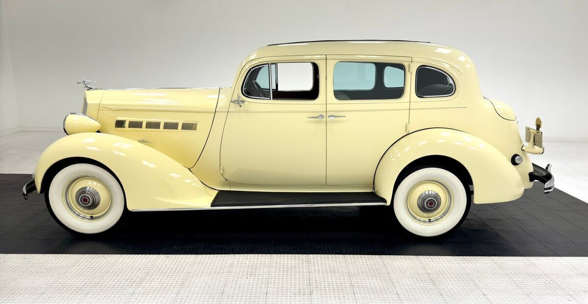 1936 Packard 120 Series Sedan - photo 2