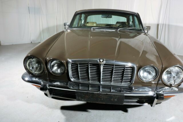 1976 Jaguar XJ6 - photo 12