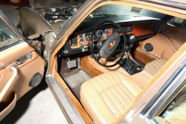 1976 Jaguar XJ6 - photo 9