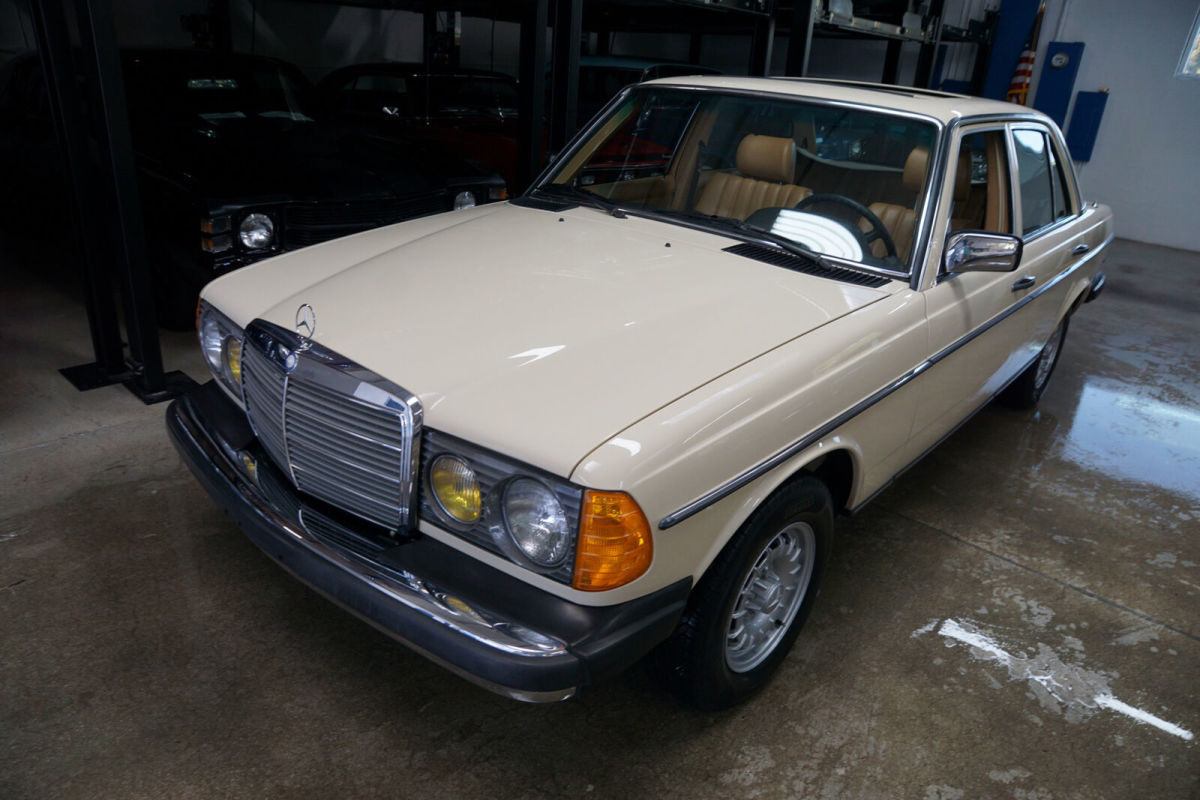43,100 Miles 5cyl 3.0L TURBO DIESEL AutomaticSedan 1983 Mercedes-Benz 300D TURBO DIESEL WITH 43K ORIG MILES 300 D