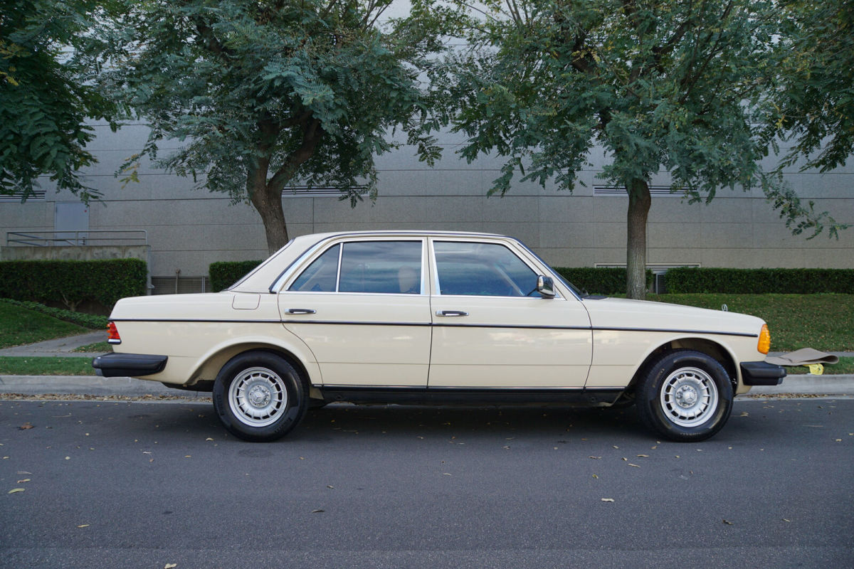 1983 Mercedes-Benz 300D TURBO DIESEL WITH 43K ORIG MILES 300 D - photo 3