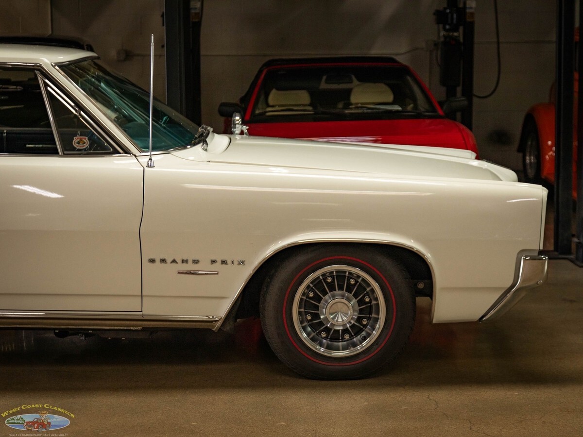 1964 Pontiac Grand Prix Tri Power 389 V8 5 spd 2 Door Hardtop - photo 4