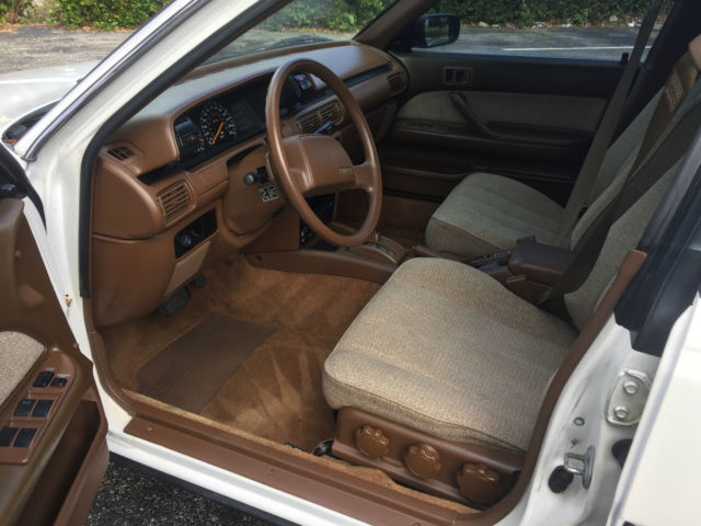 1990 Toyota Camry DLX - Deluxe Edition - 4 Door Touring Sedan (V20) - photo 11