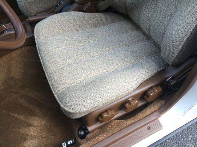 1990 Toyota Camry DLX - Deluxe Edition - 4 Door Touring Sedan (V20) - photo 13