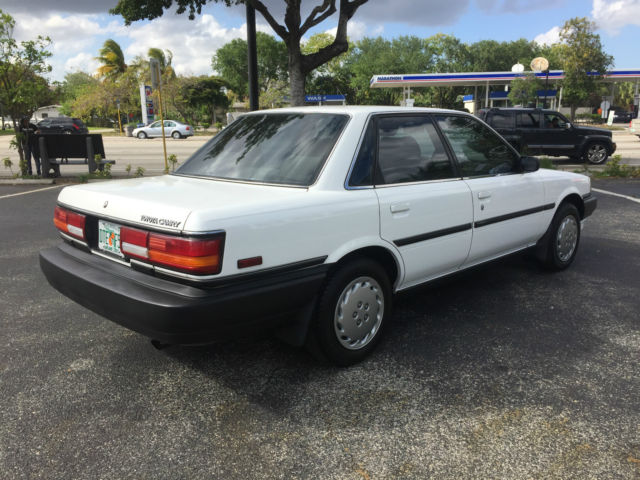 1990 Toyota Camry DLX - Deluxe Edition - 4 Door Touring Sedan (V20) - photo 5