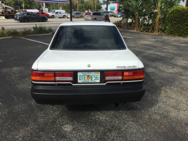 1990 Toyota Camry DLX - Deluxe Edition - 4 Door Touring Sedan (V20) - photo 6