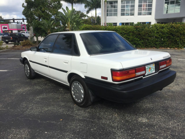1990 Toyota Camry DLX - Deluxe Edition - 4 Door Touring Sedan (V20) - photo 7