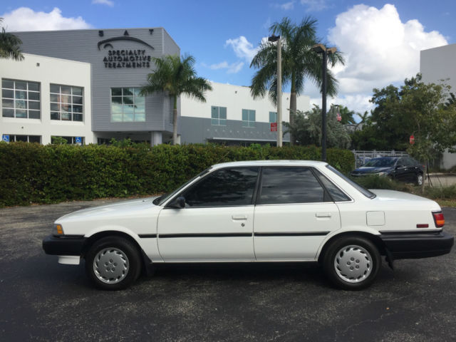 1990 Toyota Camry DLX - Deluxe Edition - 4 Door Touring Sedan (V20) - photo 8