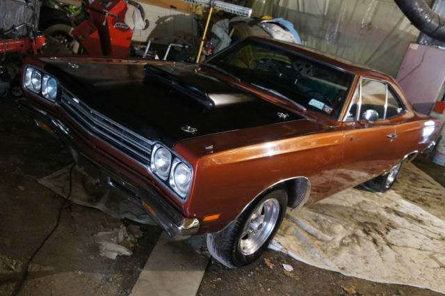 1969 Plymouth Road Runner 440 ROADRUNNER RESTORED 4 SPEED
