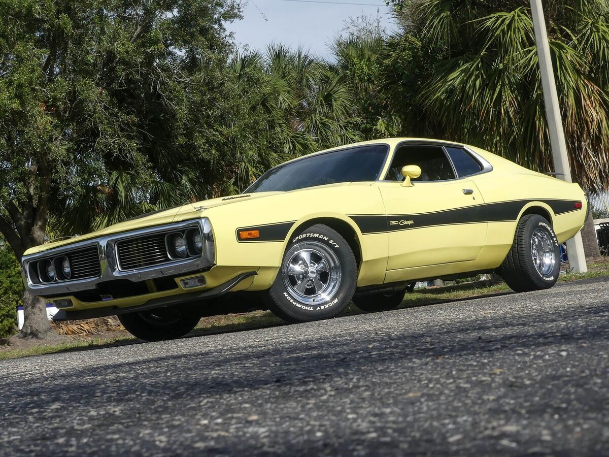 440 Magnum V8, Slap Stik Automatic, Posi rear end. Top Banana, bucket seats! 1973 Dodge Charger Rallye