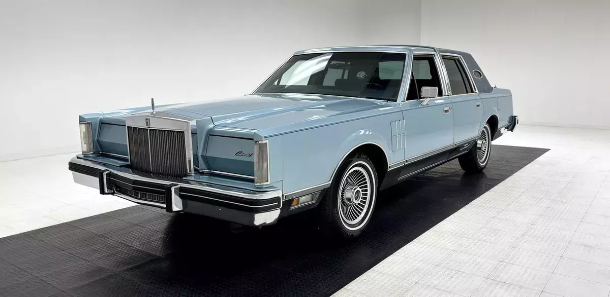 44,170 Miles/351ci V8/Tons Of Maintenance & Upgrades/AOD Automatic/Plush Luxury 1980 Lincoln Continental Mark VI Sedan