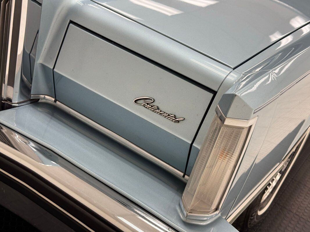 1980 Lincoln Continental Mark VI Sedan - photo 10