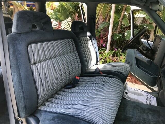 1993 Chevrolet Suburban - photo 13