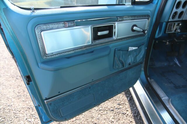 1978 GMC Suburban - photo 13