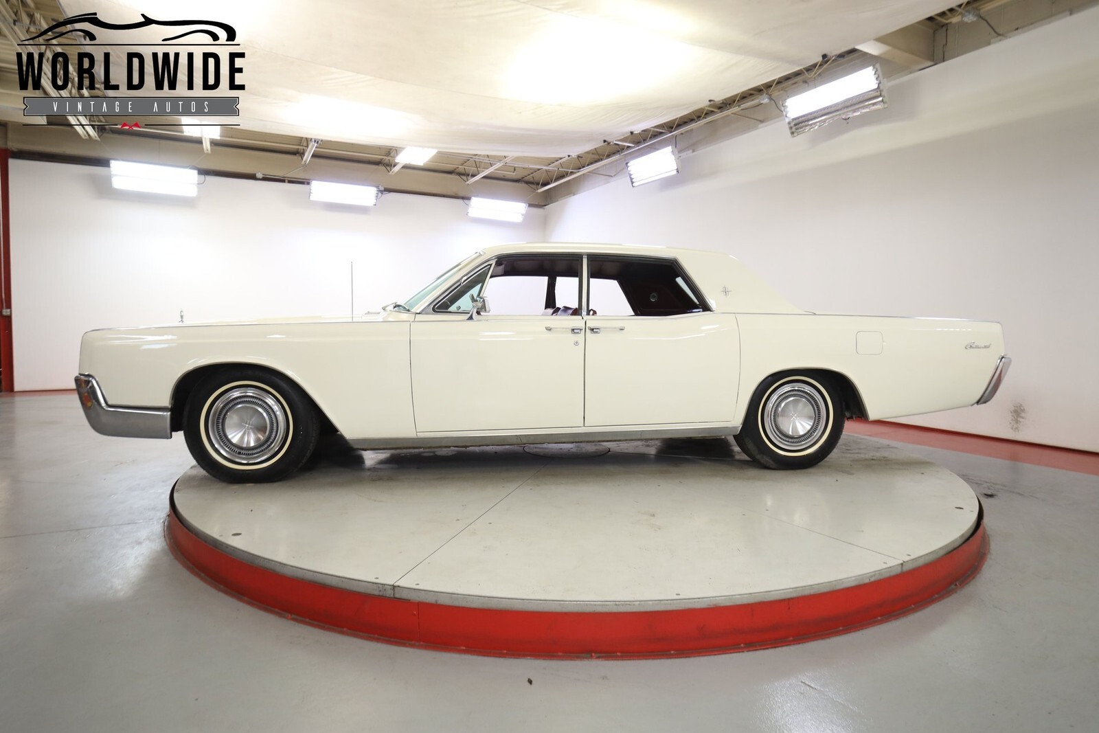 1967 Lincoln Continental - photo 3