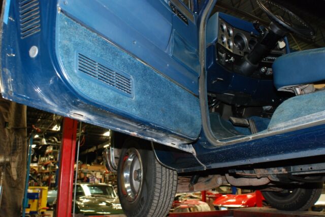 1985 GMC Suburban Sierra Classic - photo 4