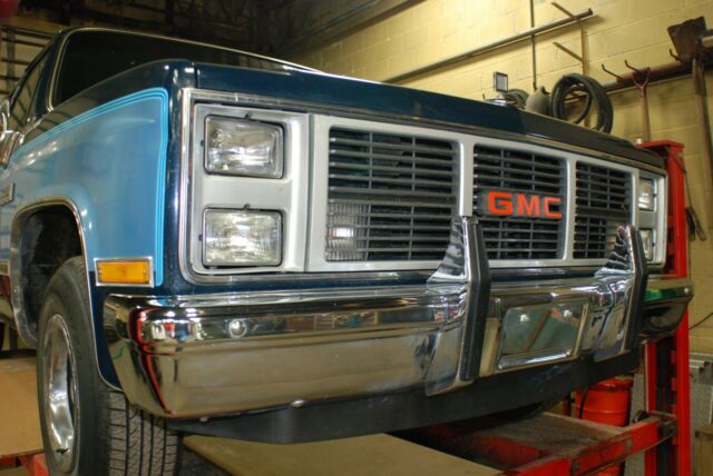 1985 GMC Suburban Sierra Classic - photo 8
