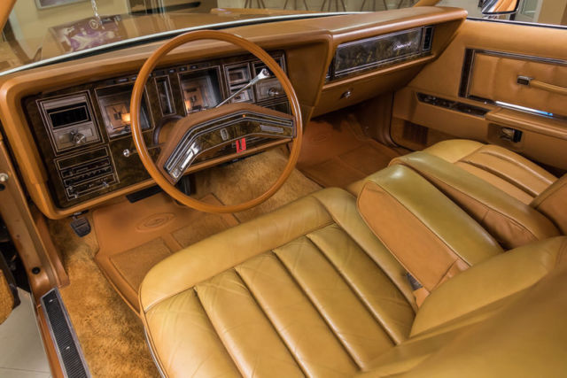 1977 Lincoln Continental Mark V - photo 2
