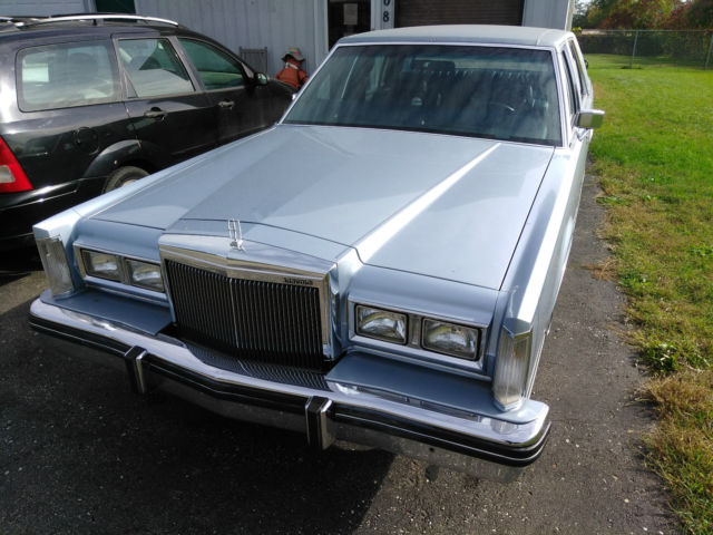49K Original Miles! RUNS GREAT NO LEAKS many custom options (see list in photos) 1984 Lincoln Town Car 4 door