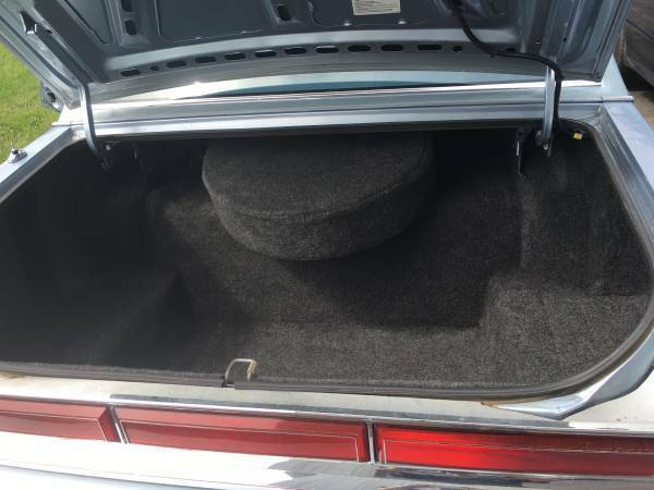 1984 Lincoln Town Car 4 door - photo 2